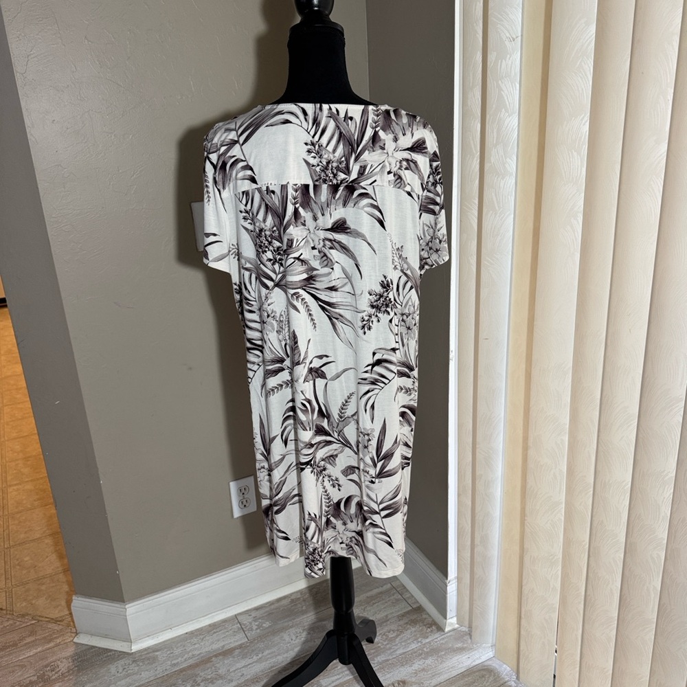 Short Sleeve V-Neck Botanical Print night gown- Cream & Brown - Picture 2 of 4